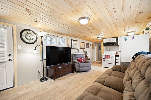 249 N Riverwood Road, Bronston, KY 42518