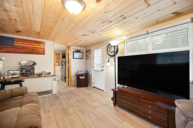 249 N Riverwood Road, Bronston, KY 42518