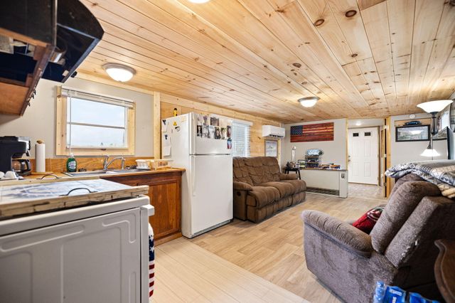 249 N Riverwood Road, Bronston, KY 42518