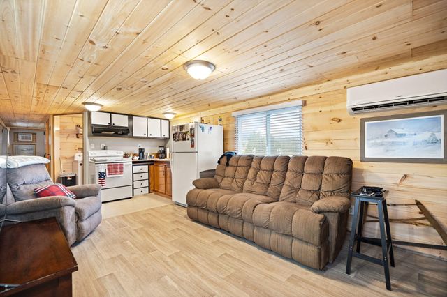 249 N Riverwood Road, Bronston, KY 42518