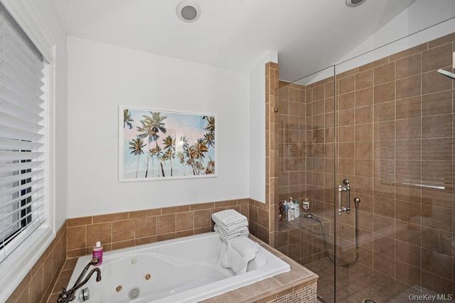 39 Chestnut Lane, Woodbury, NY 11797