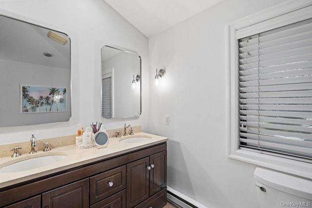 39 Chestnut Lane, Woodbury, NY 11797