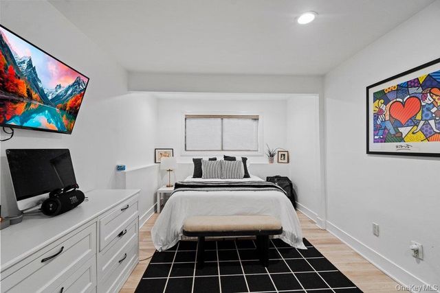 39 Chestnut Lane, Woodbury, NY 11797