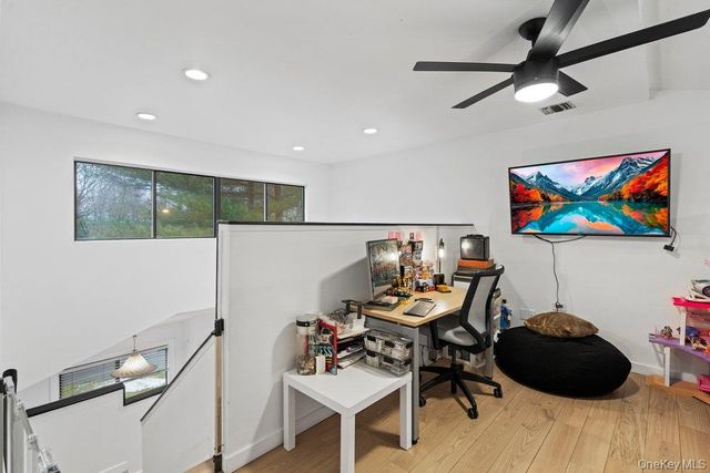 39 Chestnut Lane, Woodbury, NY 11797