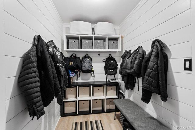 39 Chestnut Lane, Woodbury, NY 11797