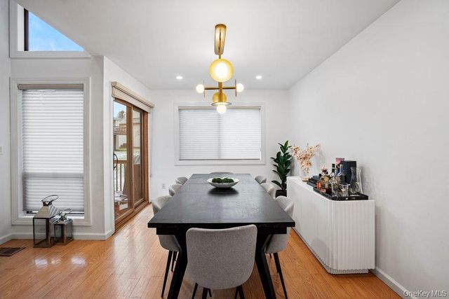 39 Chestnut Lane, Woodbury, NY 11797