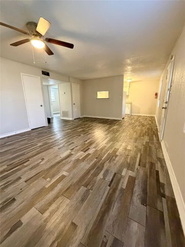 1614 Vauthier Street 11, La Marque, TX 77568