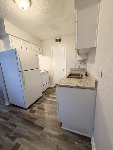 1614 Vauthier Street 11, La Marque, TX 77568