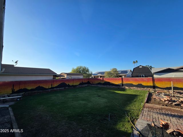 3736 W GRANDVIEW Road, Phoenix, AZ 85053