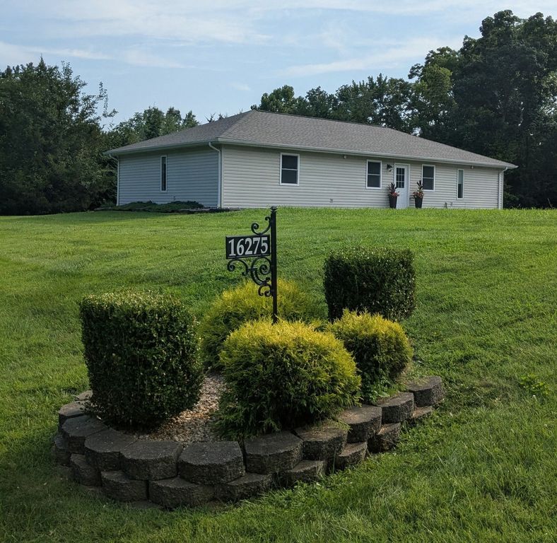 Image 1 of property listing at 16275 N Illinois Hwy. 37, Mt Vernon, IL 62864