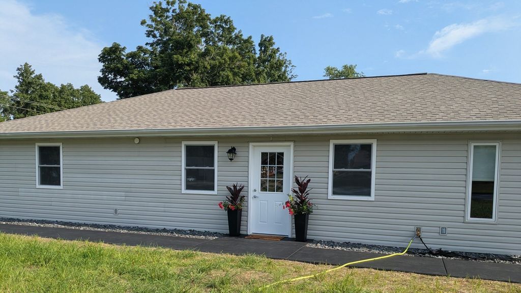 Image 2 of property listing at 16275 N Illinois Hwy. 37, Mt Vernon, IL 62864