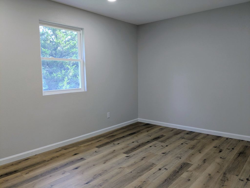 Image 13 of property listing at 16275 N Illinois Hwy. 37, Mt Vernon, IL 62864