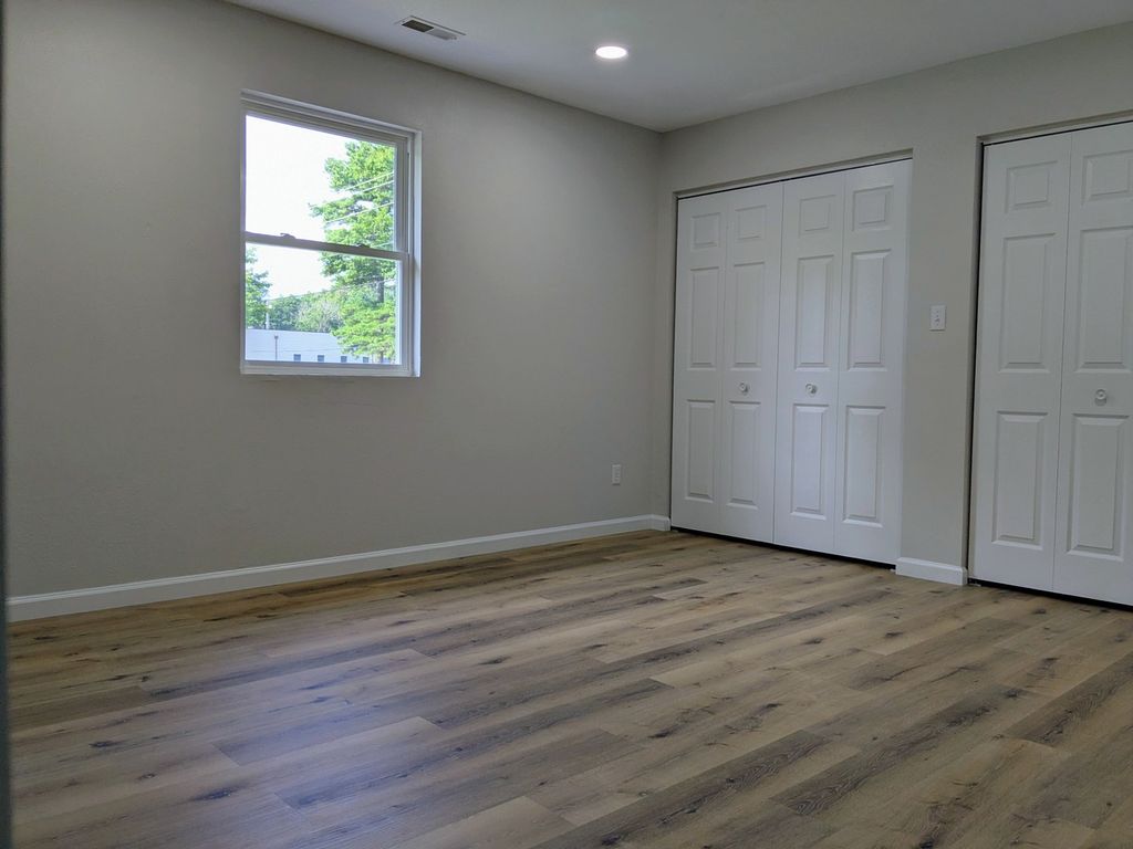 Image 16 of property listing at 16275 N Illinois Hwy. 37, Mt Vernon, IL 62864