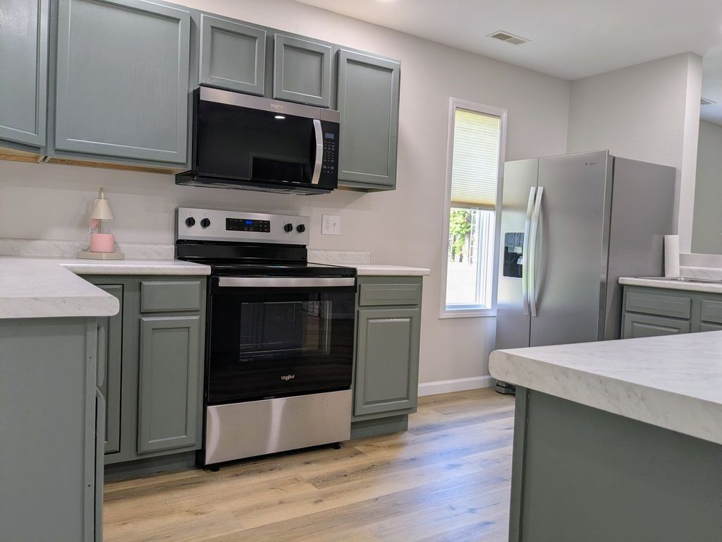 Image 20 of property listing at 16275 N Illinois Hwy. 37, Mt Vernon, IL 62864