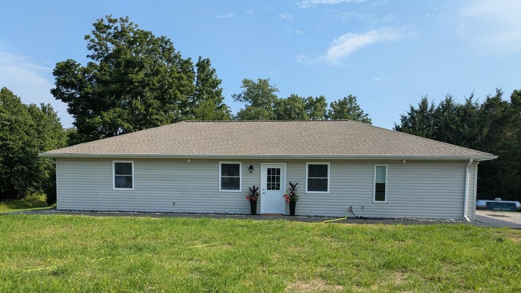 Image 3 of property listing at 16275 N Illinois Hwy. 37, Mt Vernon, IL 62864