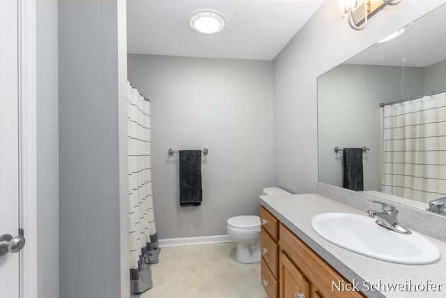 11877 Willow Wood N, Holland, MI 49424