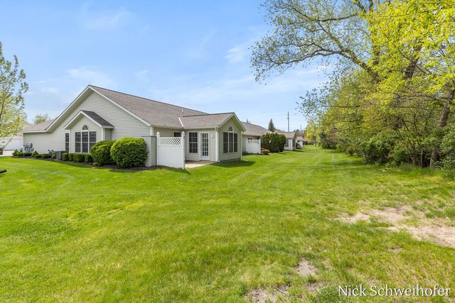 11877 Willow Wood N, Holland, MI 49424