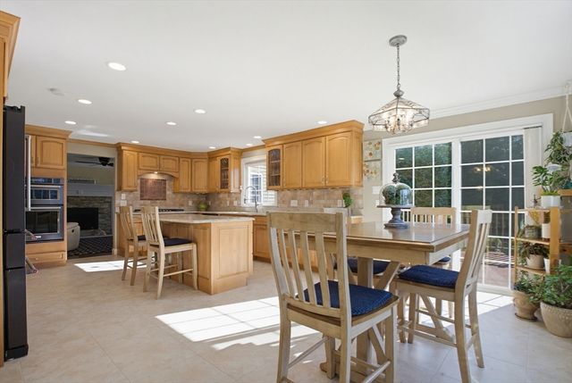 17 Stoneybrook Rd, Grafton, MA 01536