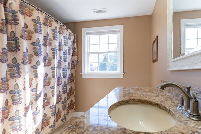 17 Stoneybrook Rd, Grafton, MA 01536