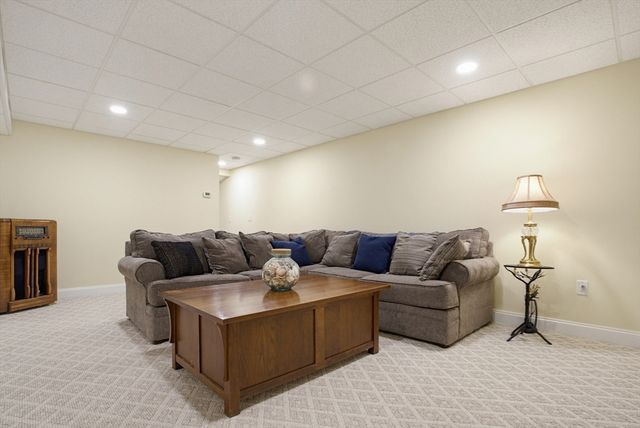 17 Stoneybrook Rd, Grafton, MA 01536