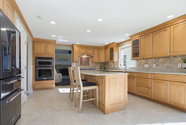 17 Stoneybrook Rd, Grafton, MA 01536