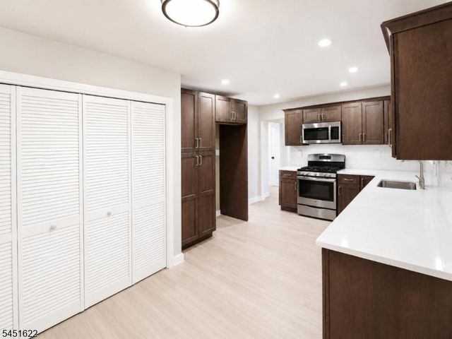 13 Patton Dr, Franklin Twp., NJ 08873
