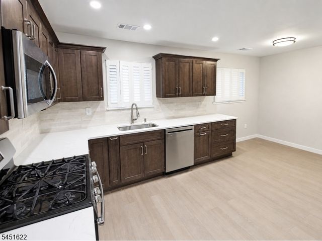 13 Patton Dr, Franklin Twp., NJ 08873