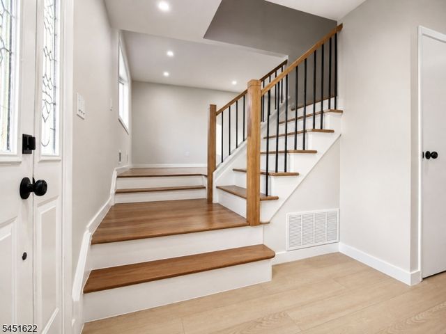 13 Patton Dr, Franklin Twp., NJ 08873