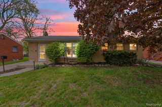 37022 Pinewood Road, Wayne, MI 48184