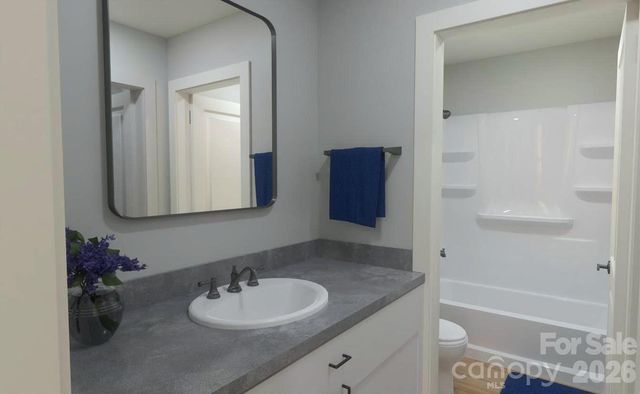 1905 9th Street SE, Hickory, NC 28602