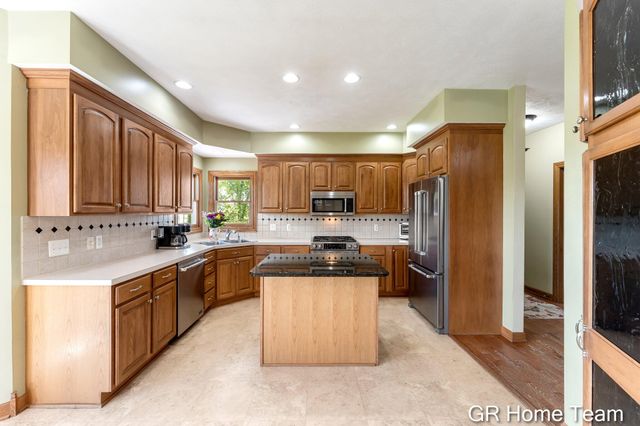 3400 4 Mile Court NE, Ada, MI 49301