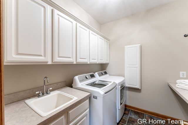 3400 4 Mile Court NE, Ada, MI 49301