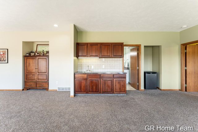 3400 4 Mile Court NE, Ada, MI 49301