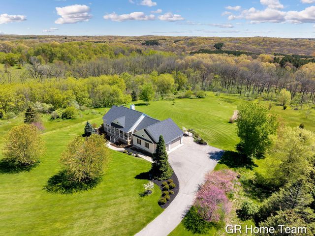 3400 4 Mile Court NE, Ada, MI 49301
