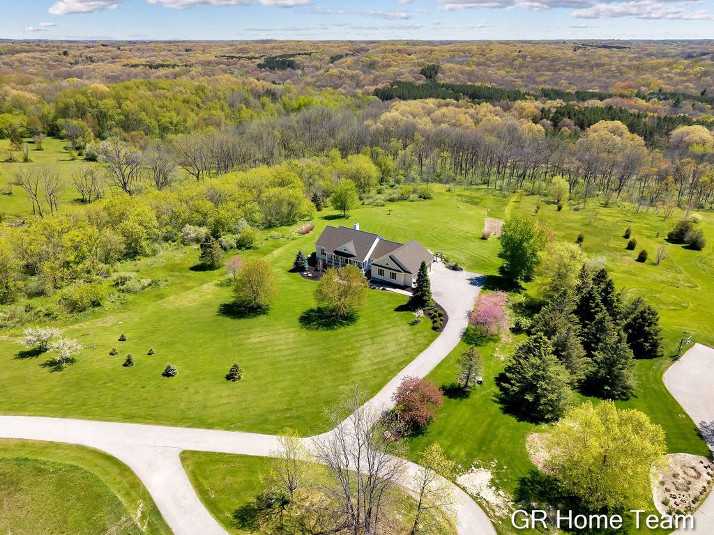3400 4 Mile Court NE, Ada, MI 49301