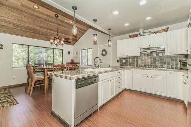 41190 Heartwood Lane, Shaver Lake, CA 93664