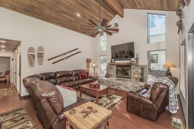 41190 Heartwood Lane, Shaver Lake, CA 93664