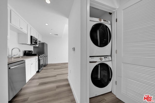 667 N Wilton Place 307, Los Angeles, CA 90004