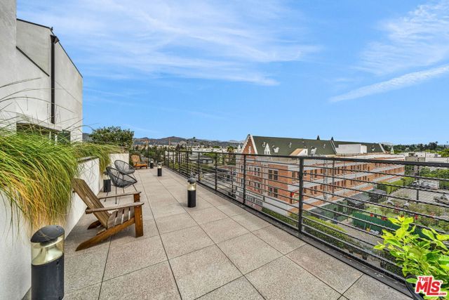 667 N Wilton Place 307, Los Angeles, CA 90004