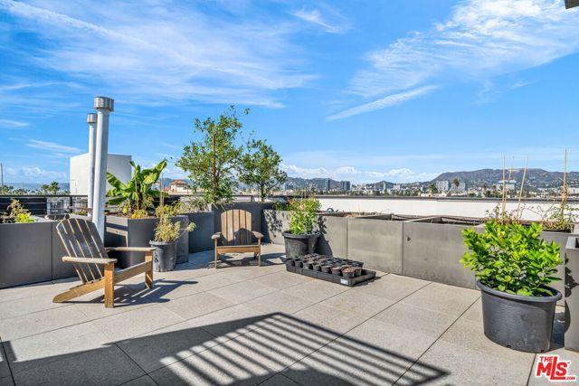 667 N Wilton Place 307, Los Angeles, CA 90004