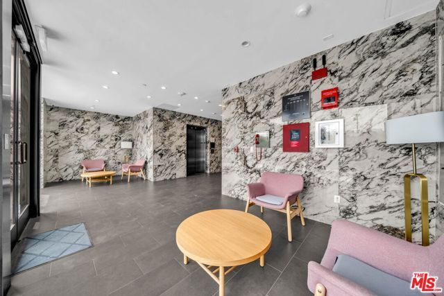 667 N Wilton Place 307, Los Angeles, CA 90004