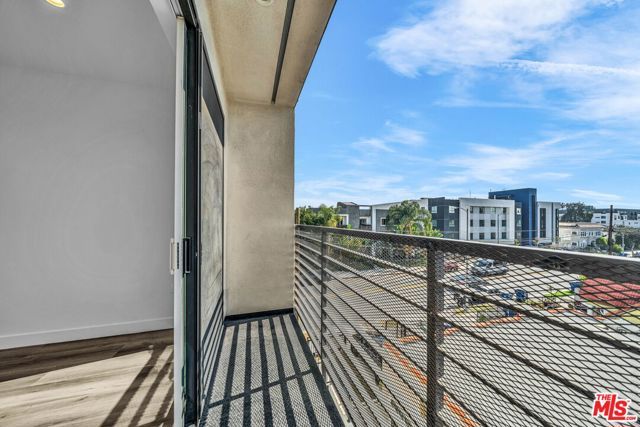 667 N Wilton Place 307, Los Angeles, CA 90004