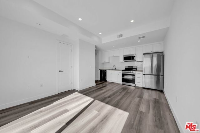 667 N Wilton Place 307, Los Angeles, CA 90004