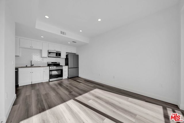 667 N Wilton Place 307, Los Angeles, CA 90004