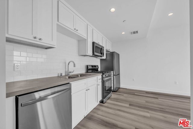 667 N Wilton Place 307, Los Angeles, CA 90004