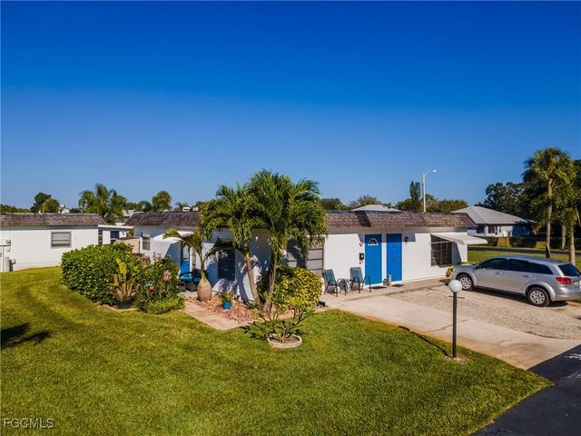 36 Temple CT, Lehigh Acres, FL 33936