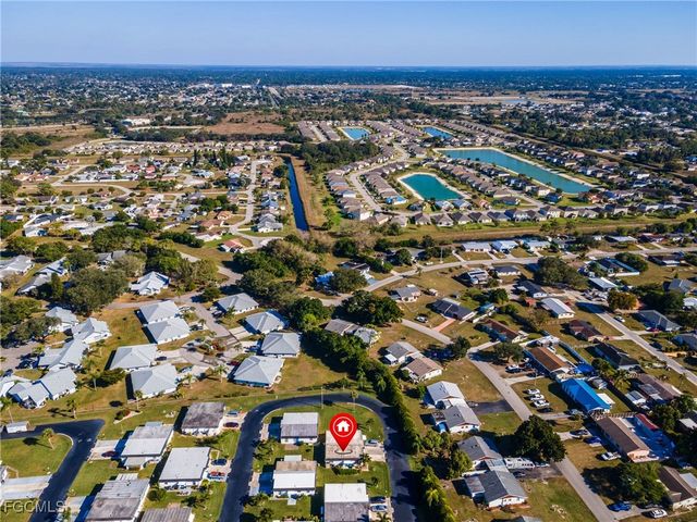 36 Temple CT, Lehigh Acres, FL 33936