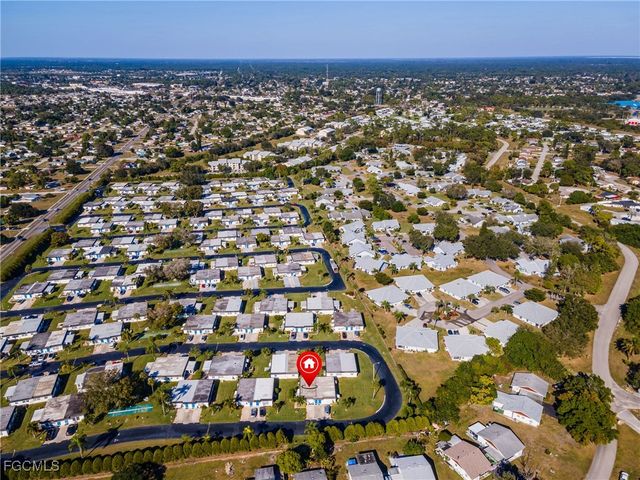 36 Temple CT, Lehigh Acres, FL 33936