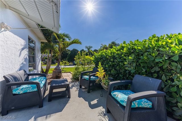 36 Temple CT, Lehigh Acres, FL 33936