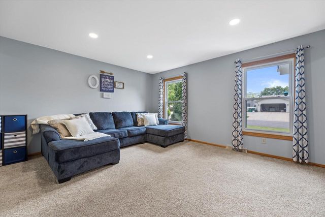 W163N10515 Ridgeview LANE, Germantown, WI 53022